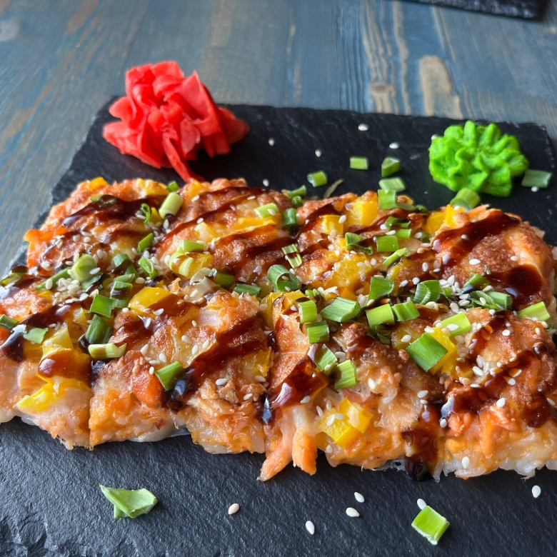 Мини суши пицца с запечённым лососем